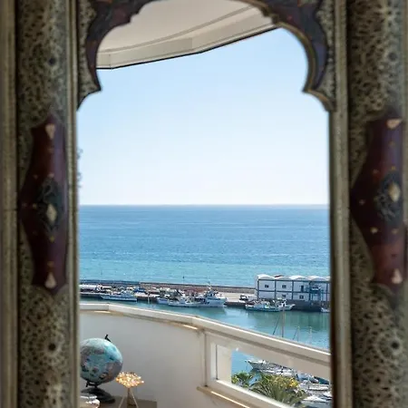Puerto Deportivo *