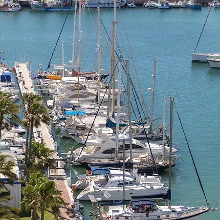 Puerto Deportivo *