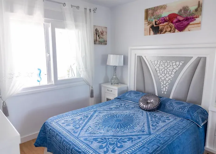 Puerto Deportivo 埃斯特波纳