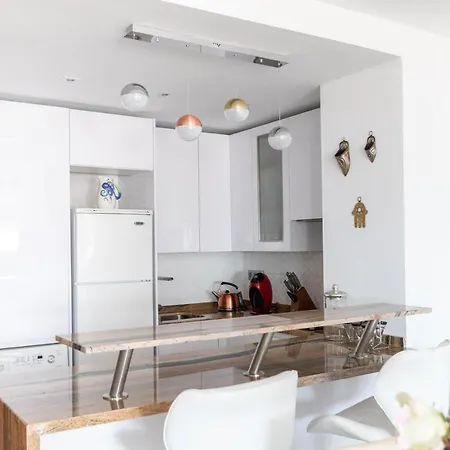 アパート Puerto Deportivo エステポナ