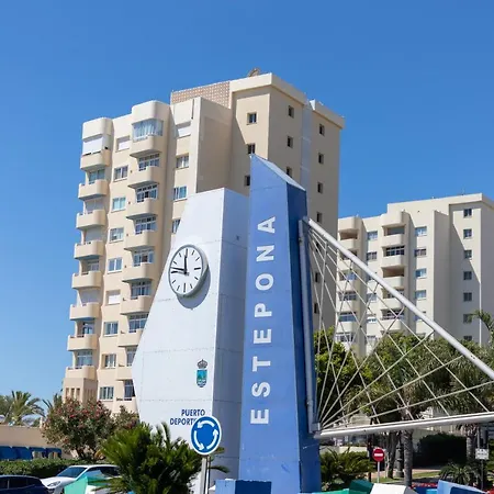 Puerto Deportivo 에스테포나