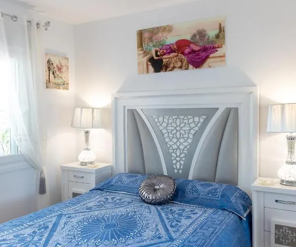 Puerto Deportivo * אסטפונה